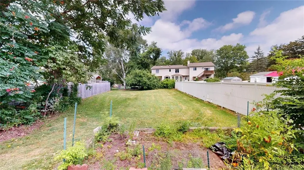 8 Vincent Avenue North Smithfield RI 02896