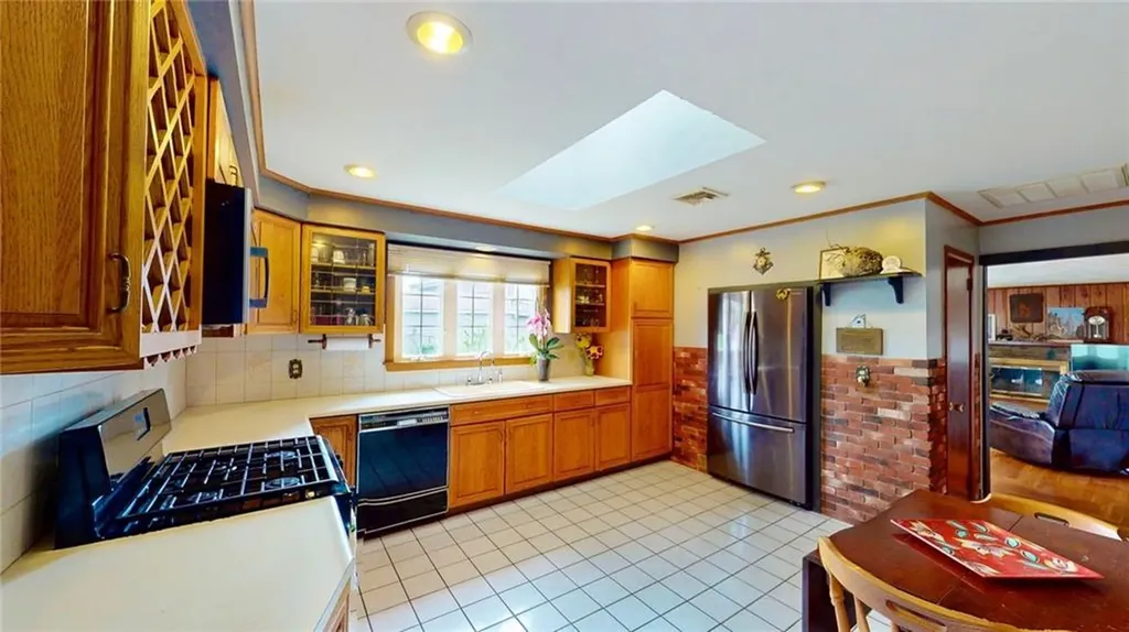 8 Vincent Avenue North Smithfield RI 02896