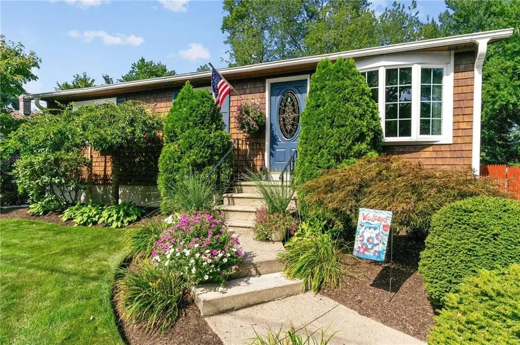 72 Winifred Avenue Warwick RI 02889