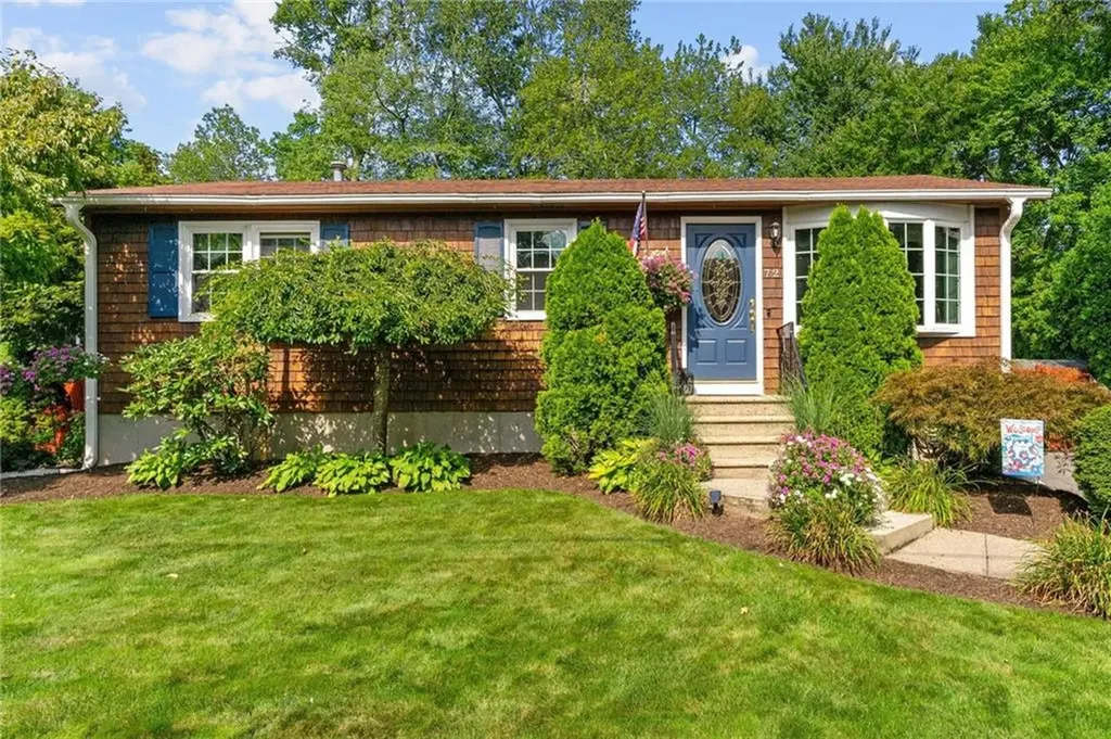72 Winifred Avenue Warwick RI 02889