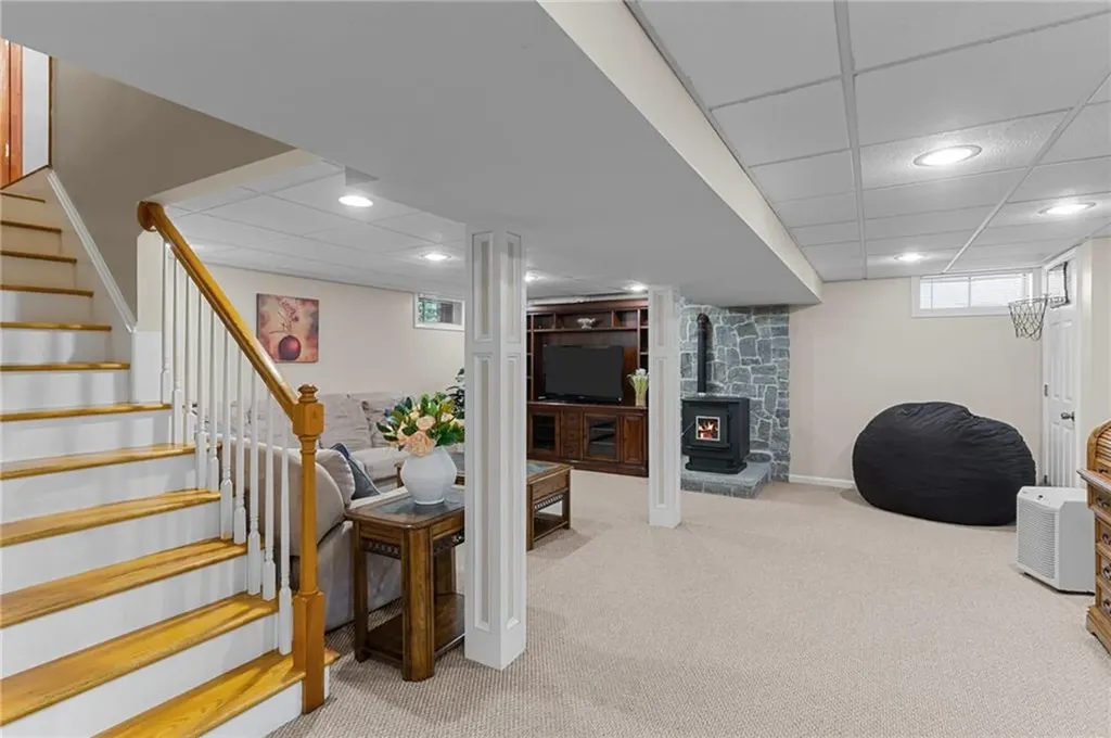 72 Winifred Avenue Warwick RI 02889