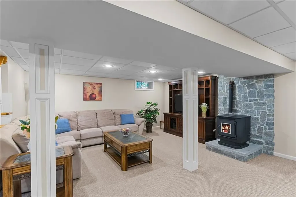 72 Winifred Avenue Warwick RI 02889