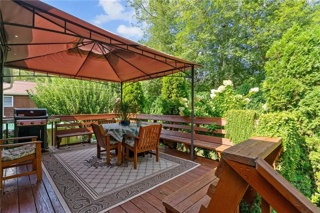 72 Winifred Avenue Warwick RI 02889