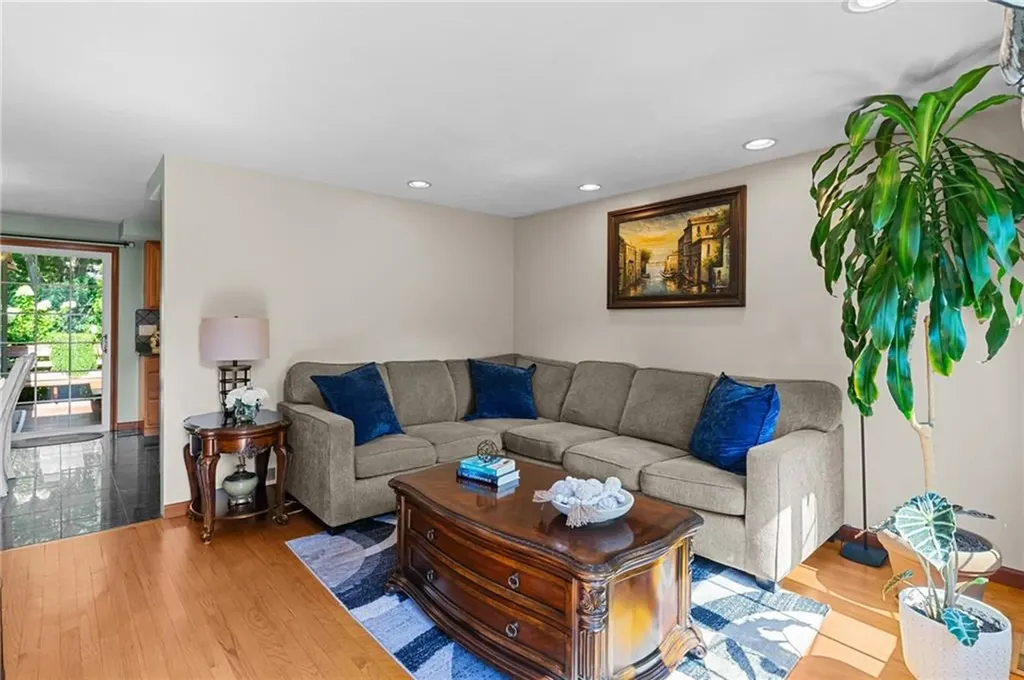 72 Winifred Avenue Warwick RI 02889