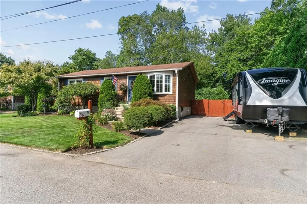 72 Winifred Avenue Warwick RI 02889