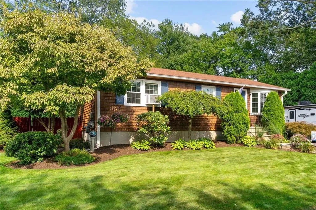 72 Winifred Avenue Warwick RI 02889