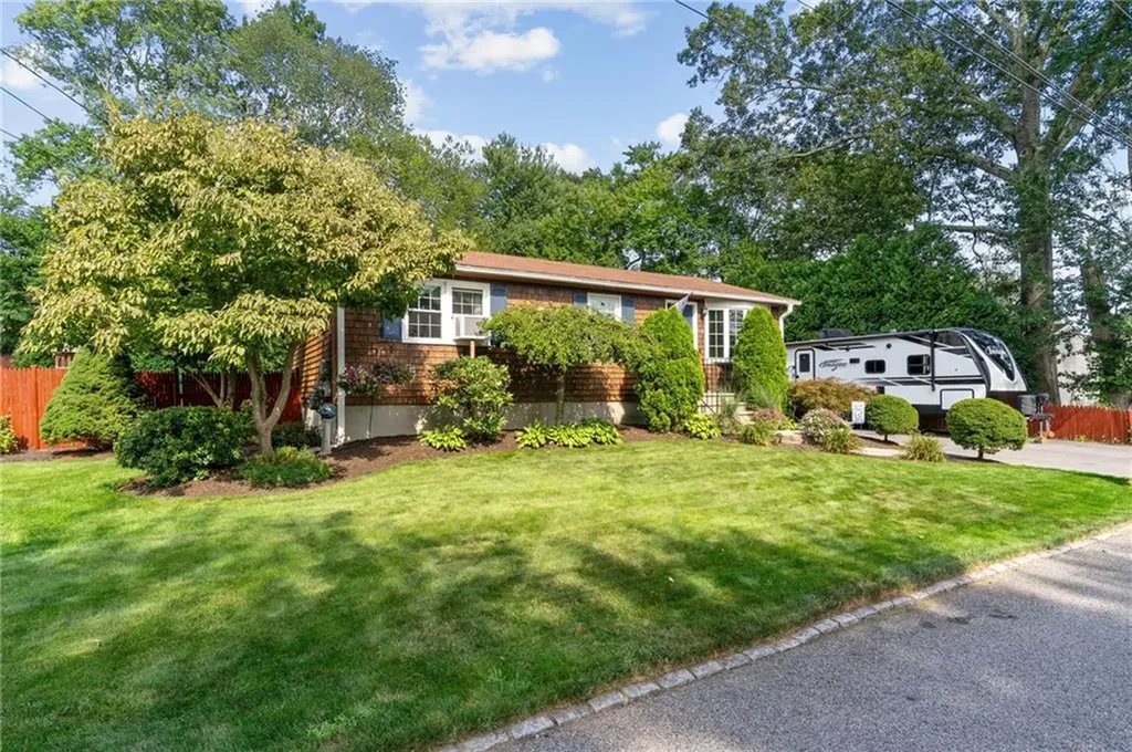 72 Winifred Avenue Warwick RI 02889