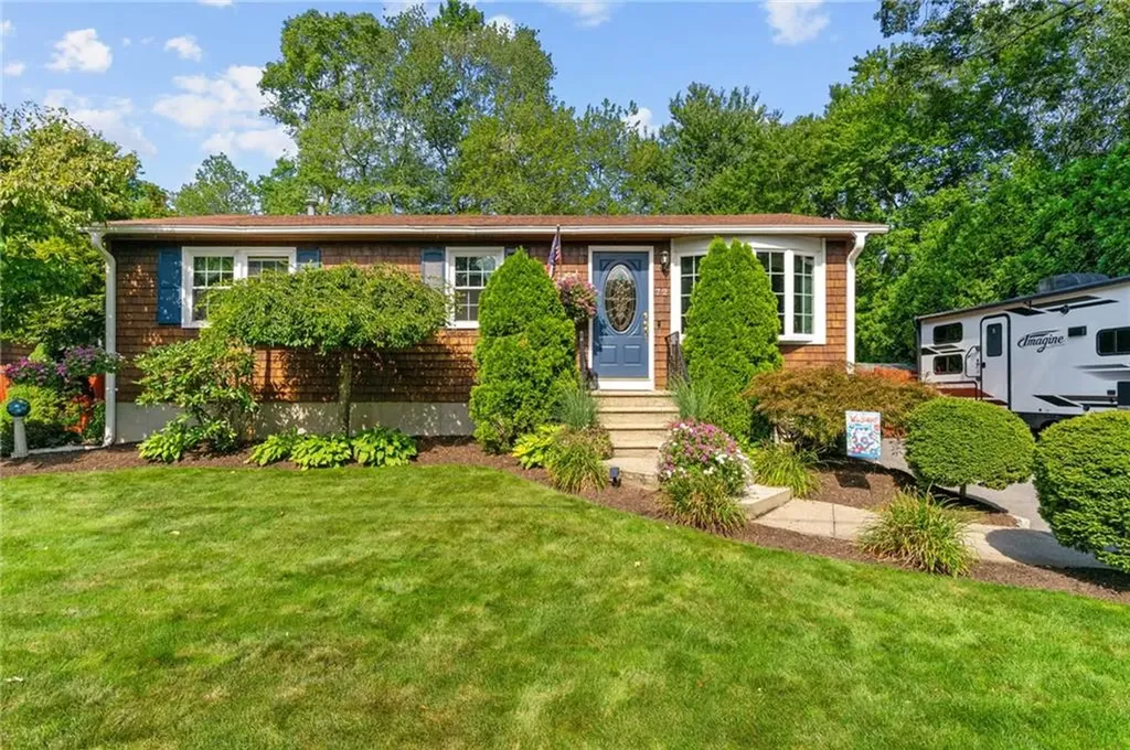 72 Winifred Avenue Warwick RI 02889