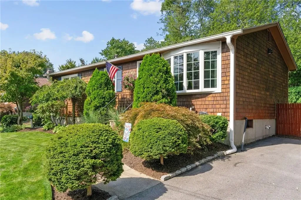 72 Winifred Avenue Warwick RI 02889