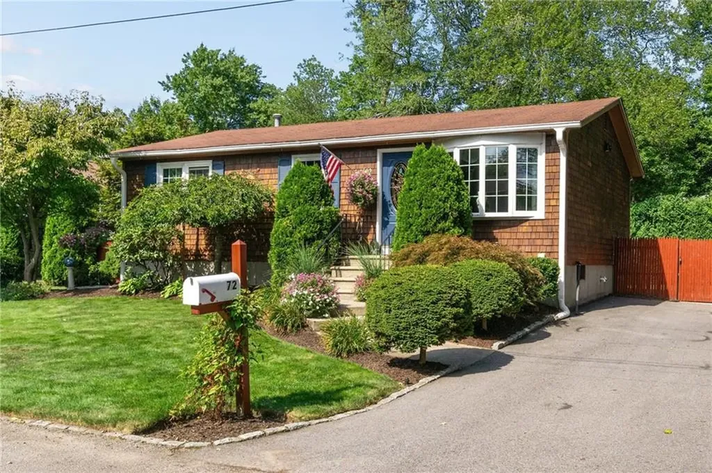 72 Winifred Avenue Warwick RI 02889