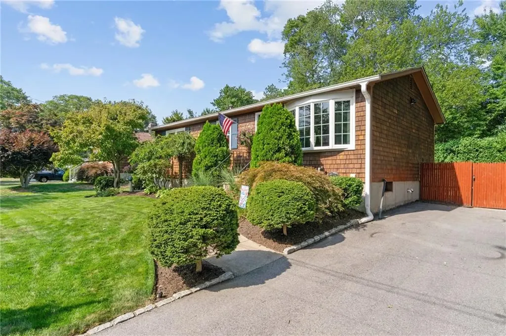 72 Winifred Avenue Warwick RI 02889