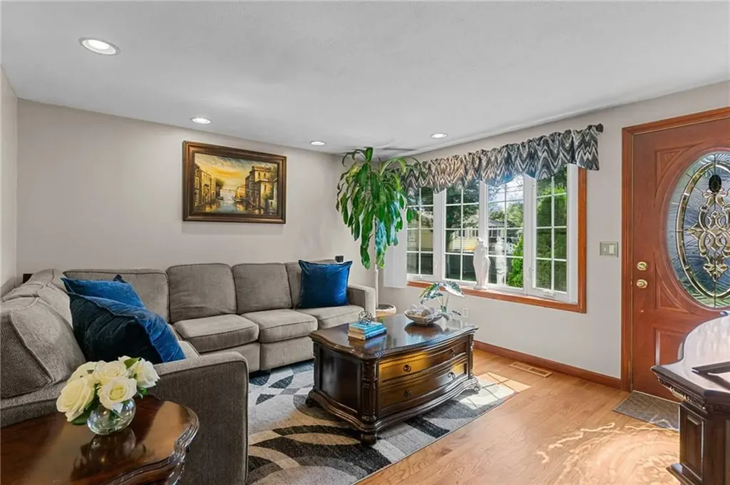 72 Winifred Avenue Warwick RI 02889