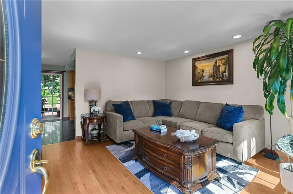 72 Winifred Avenue Warwick RI 02889