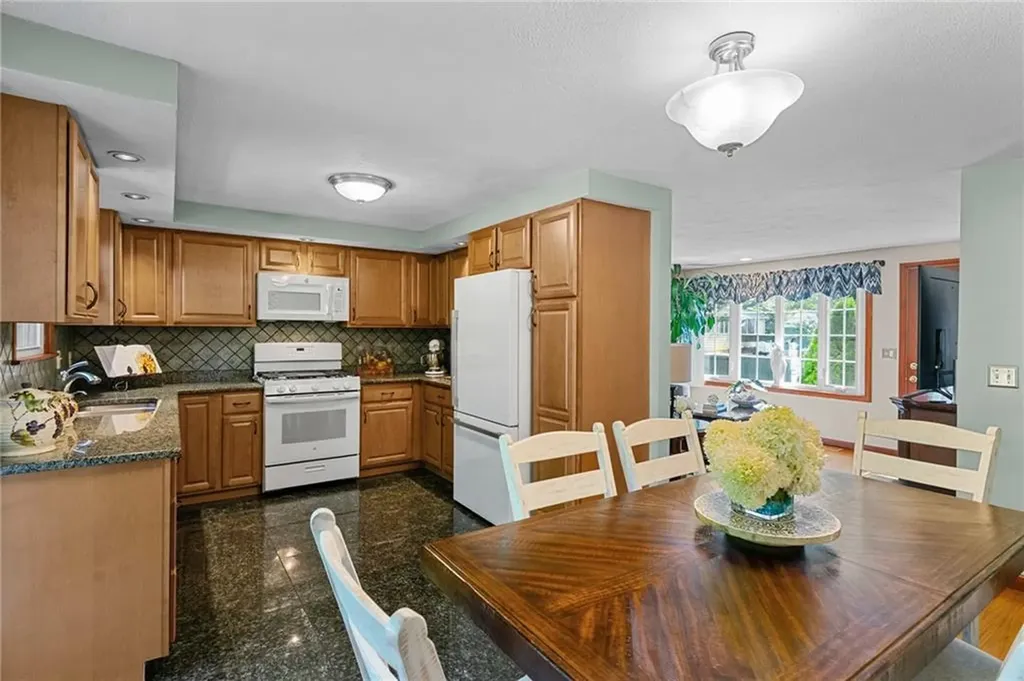 72 Winifred Avenue Warwick RI 02889