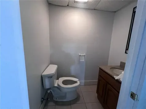 32 Main Road Tiverton RI 02878