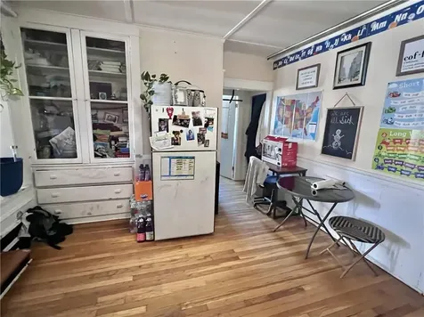 32 Main Road Tiverton RI 02878