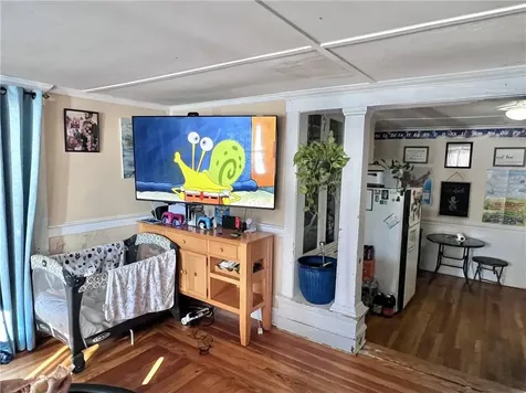 32 Main Road Tiverton RI 02878