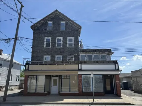 32 Main Road Tiverton RI 02878