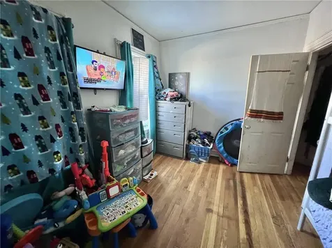 32 Main Road Tiverton RI 02878