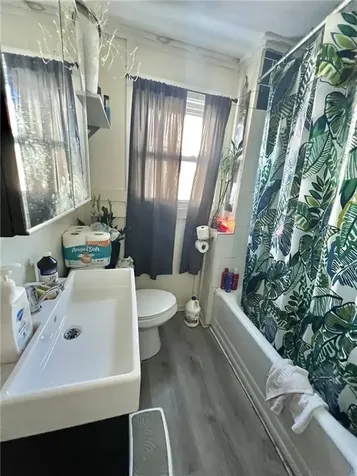 32 Main Road Tiverton RI 02878