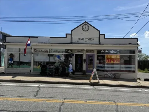 32 Main Road Tiverton RI 02878