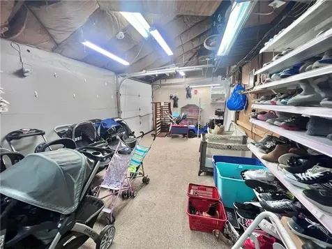 32 Main Road Tiverton RI 02878