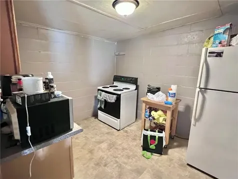 32 Main Road Tiverton RI 02878