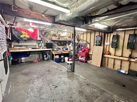 32 Main Road Tiverton RI 02878