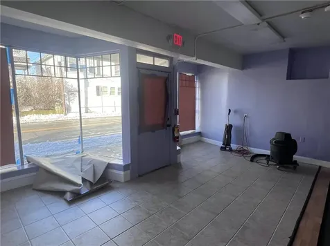 32 Main Road Tiverton RI 02878