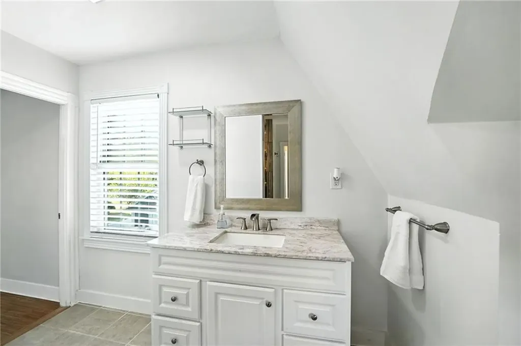 997 West Shore Road Warwick RI 02889