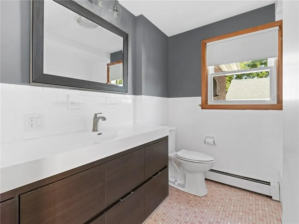 309 Longmeadow Avenue Warwick RI 02889