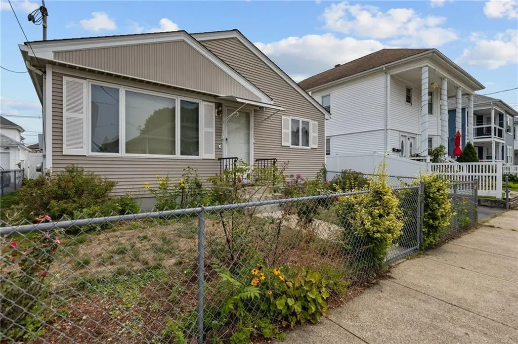 62 Littlefield Street Pawtucket RI 02861