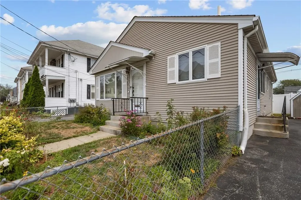 62 Littlefield Street Pawtucket RI 02861