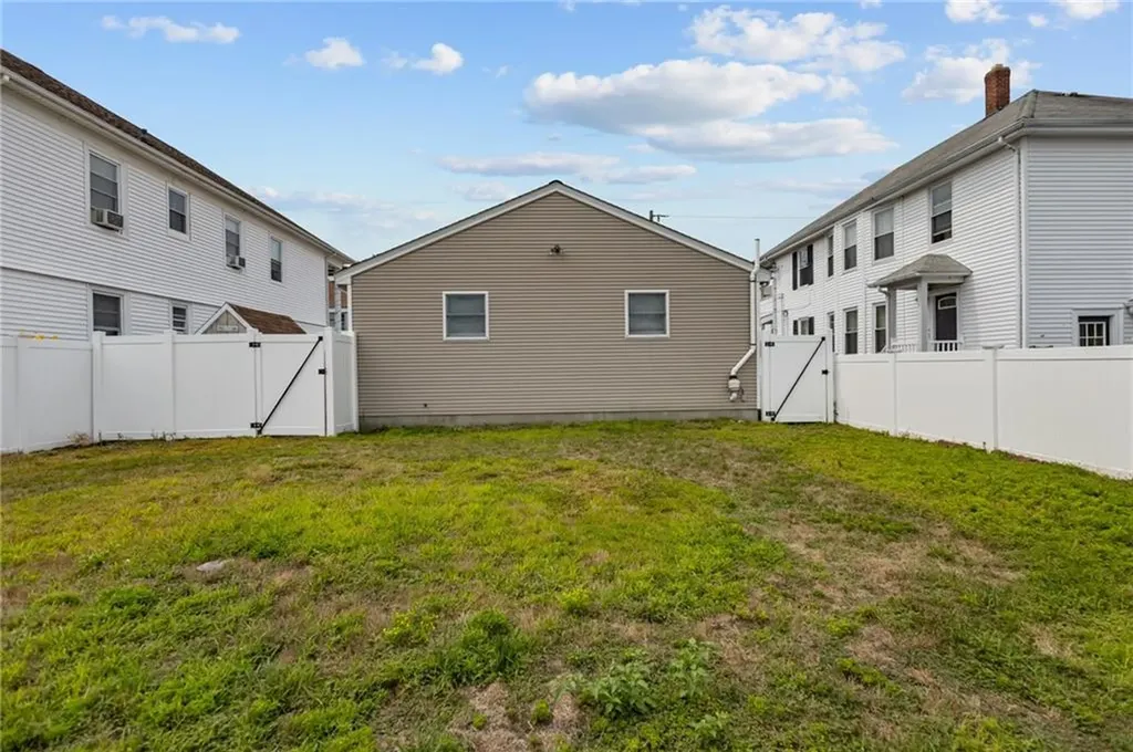 62 Littlefield Street Pawtucket RI 02861
