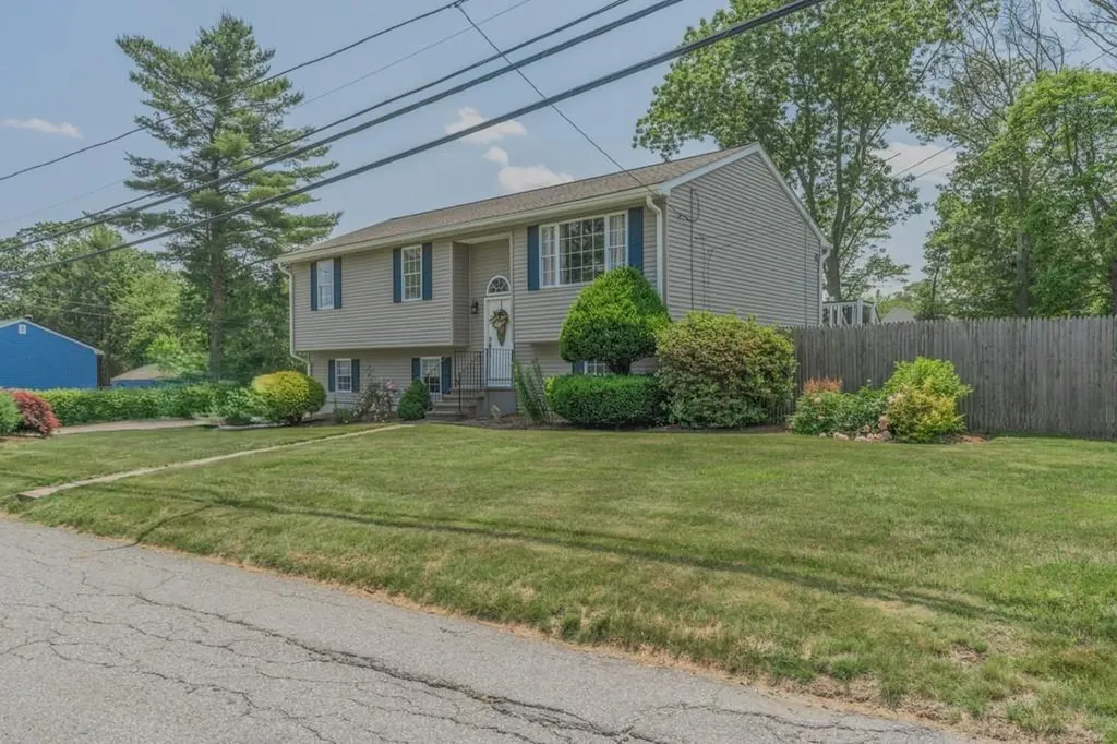 136 Youngs Avenue Coventry RI 02816