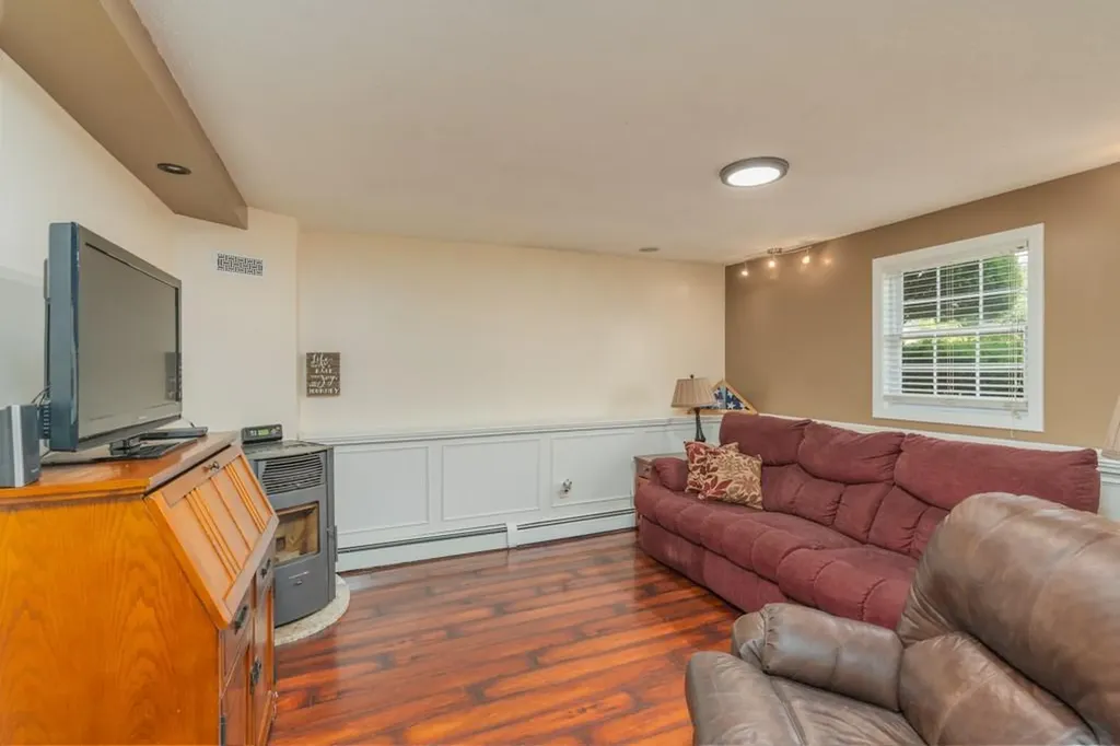 136 Youngs Avenue Coventry RI 02816