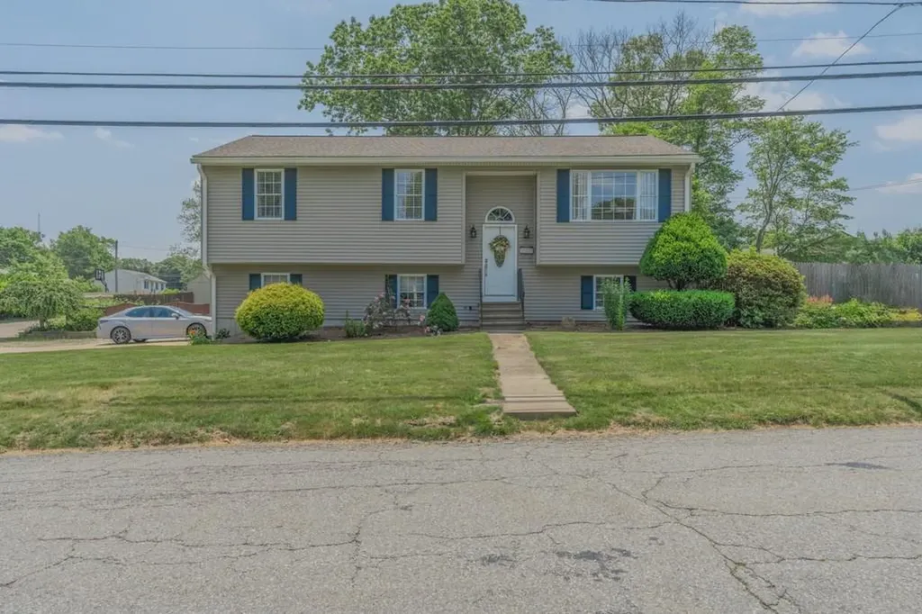 136 Youngs Avenue Coventry RI 02816