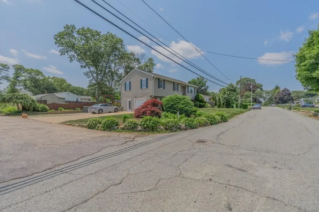 136 Youngs Avenue Coventry RI 02816