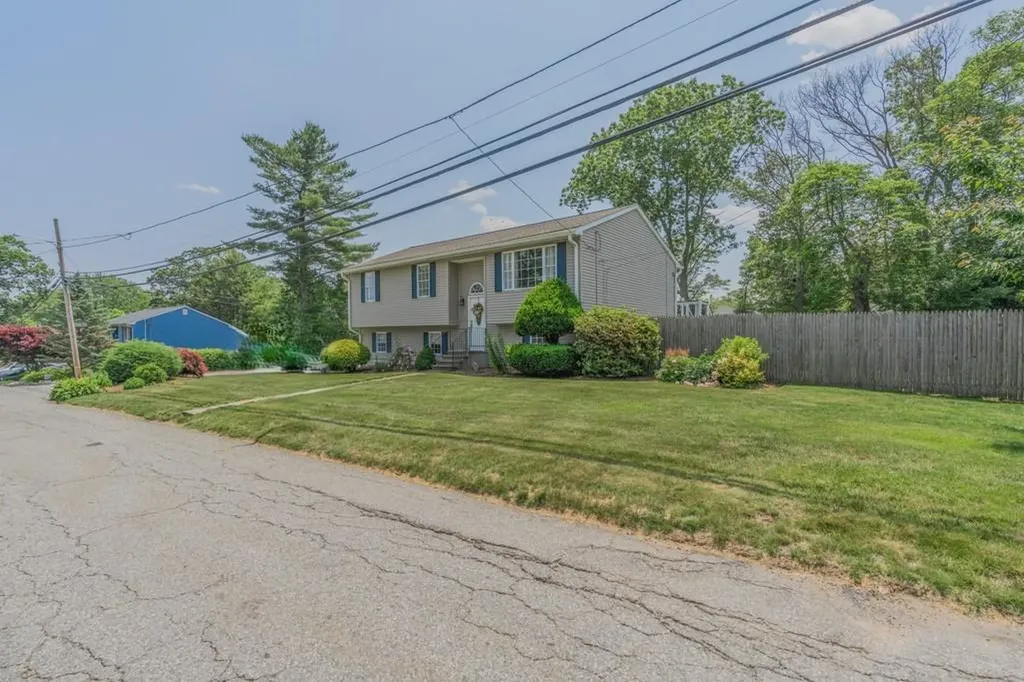 136 Youngs Avenue Coventry RI 02816