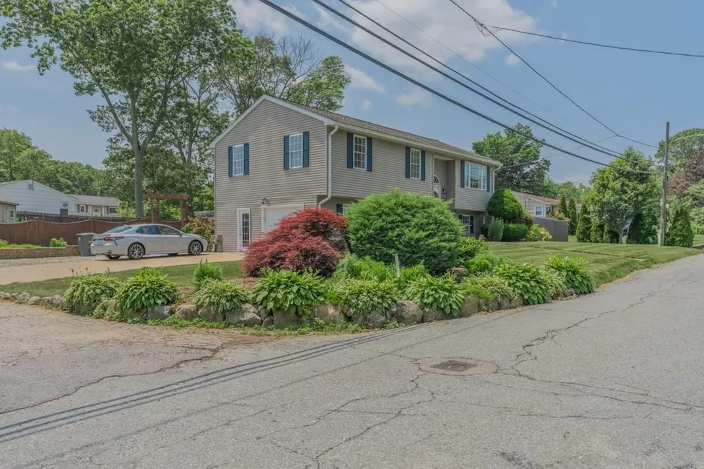 136 Youngs Avenue Coventry RI 02816
