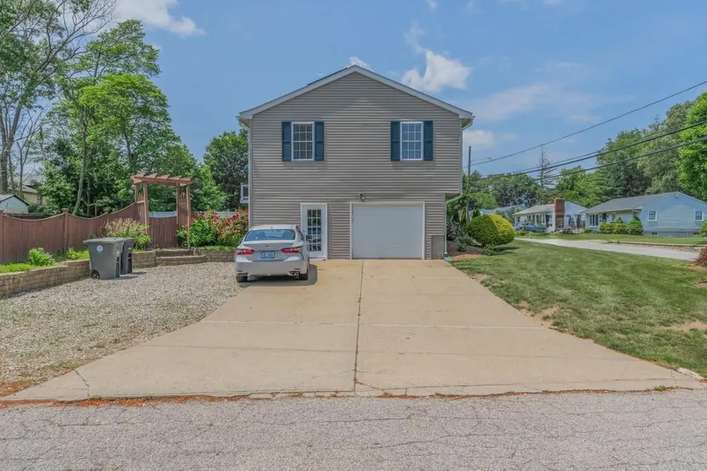 136 Youngs Avenue Coventry RI 02816