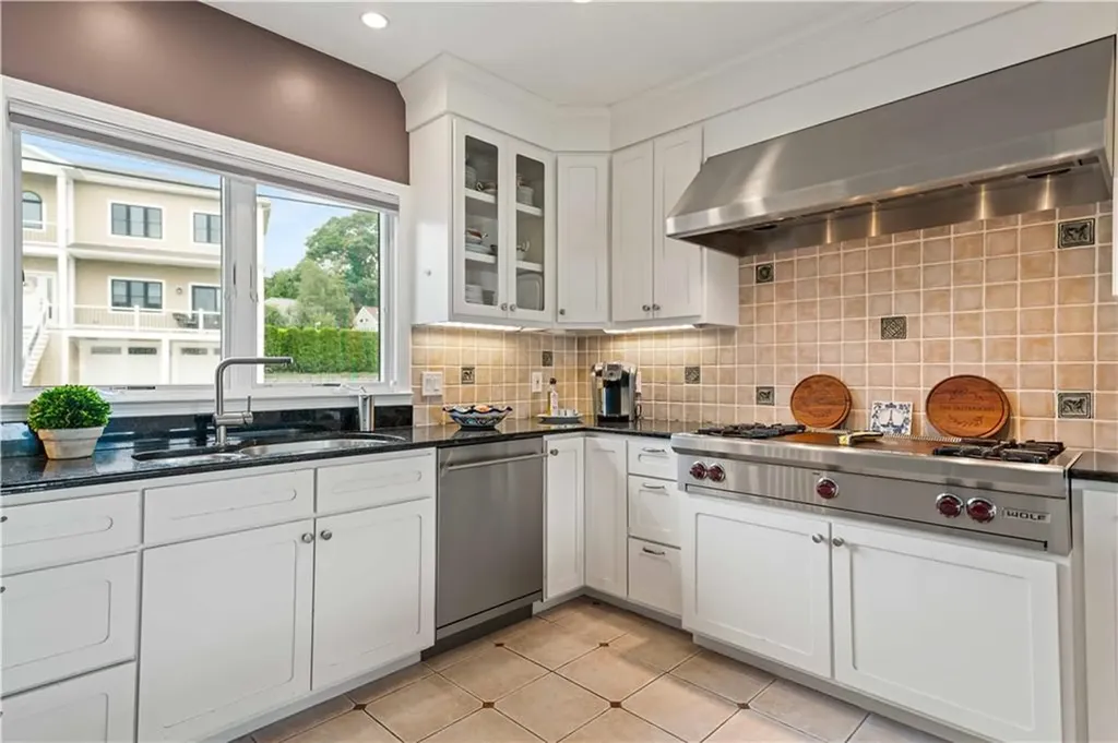 54 Burnett Road Warwick RI 02889