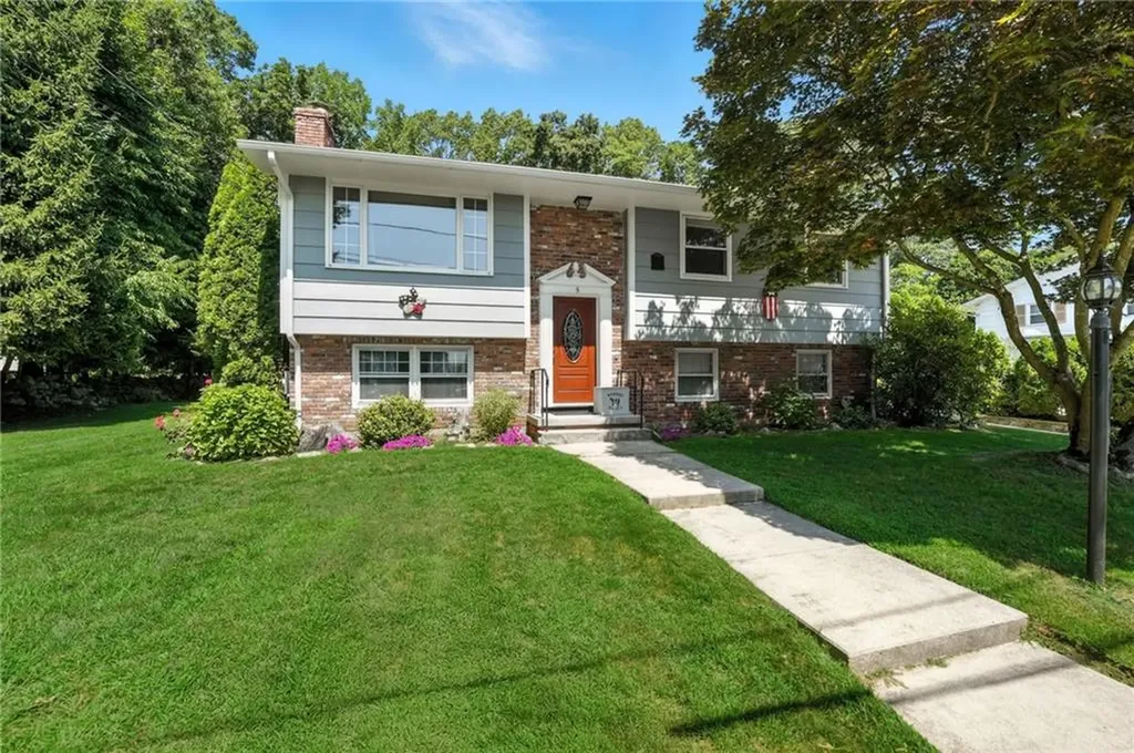 9 Heritage Circle Johnston RI 02919