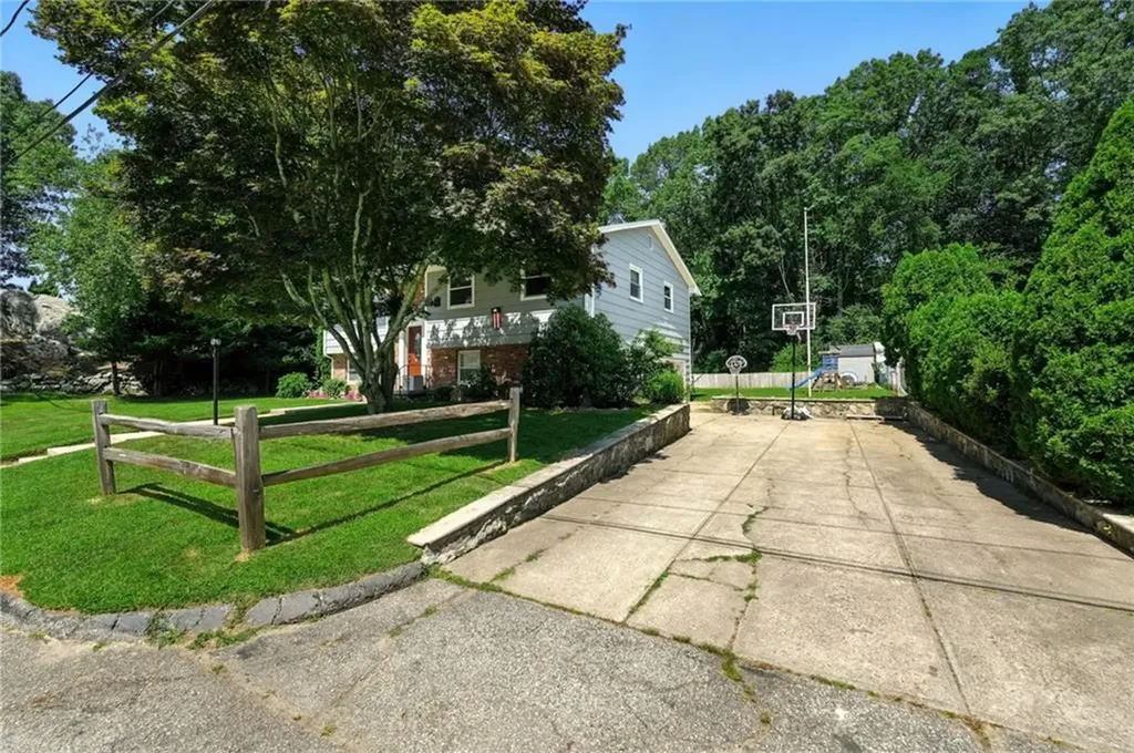 9 Heritage Circle Johnston RI 02919