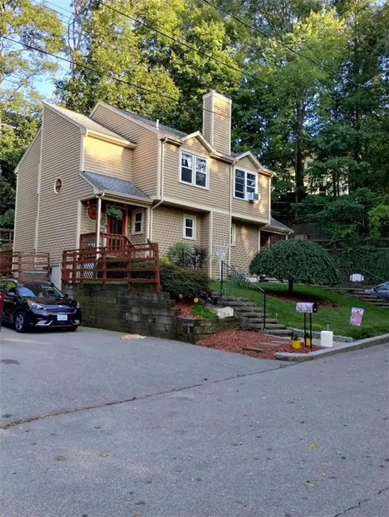 124 Darwin Street Woonsocket RI 02895