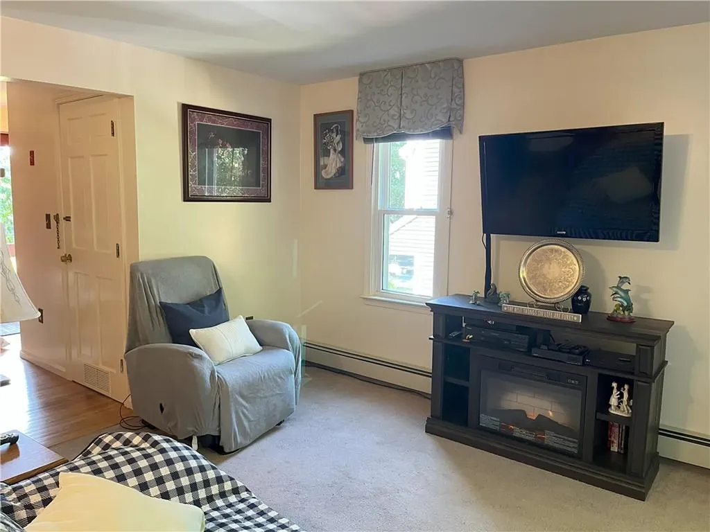 124 Darwin Street Woonsocket RI 02895