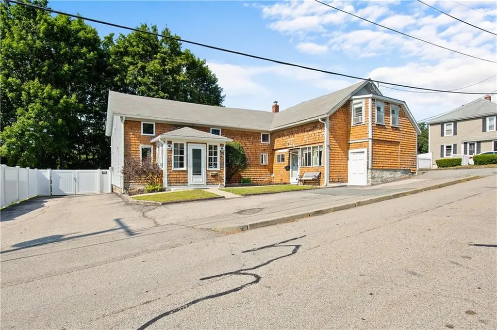81 85 Summit Avenue West Warwick RI 02893