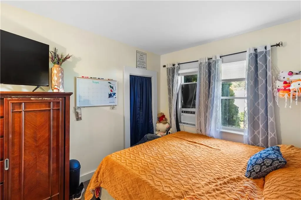 81 85 Summit Avenue West Warwick RI 02893