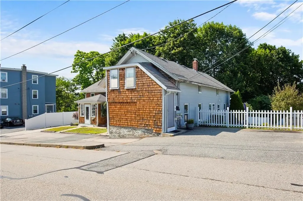 81 85 Summit Avenue West Warwick RI 02893