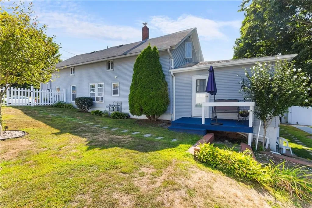 81 85 Summit Avenue West Warwick RI 02893